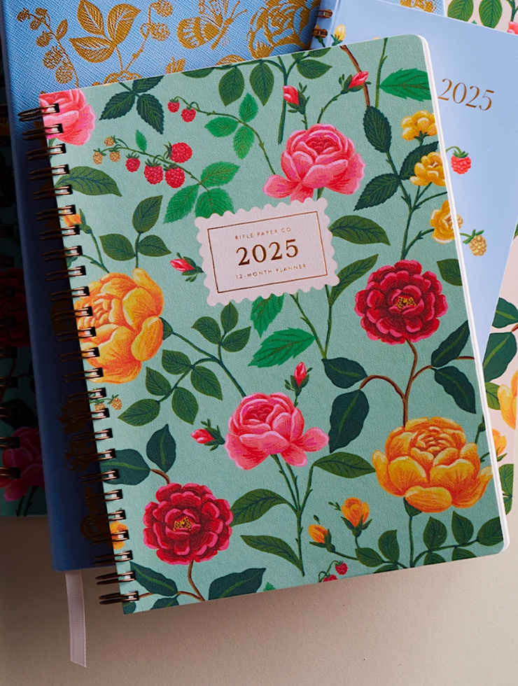 Roses Softcover Planner 2025